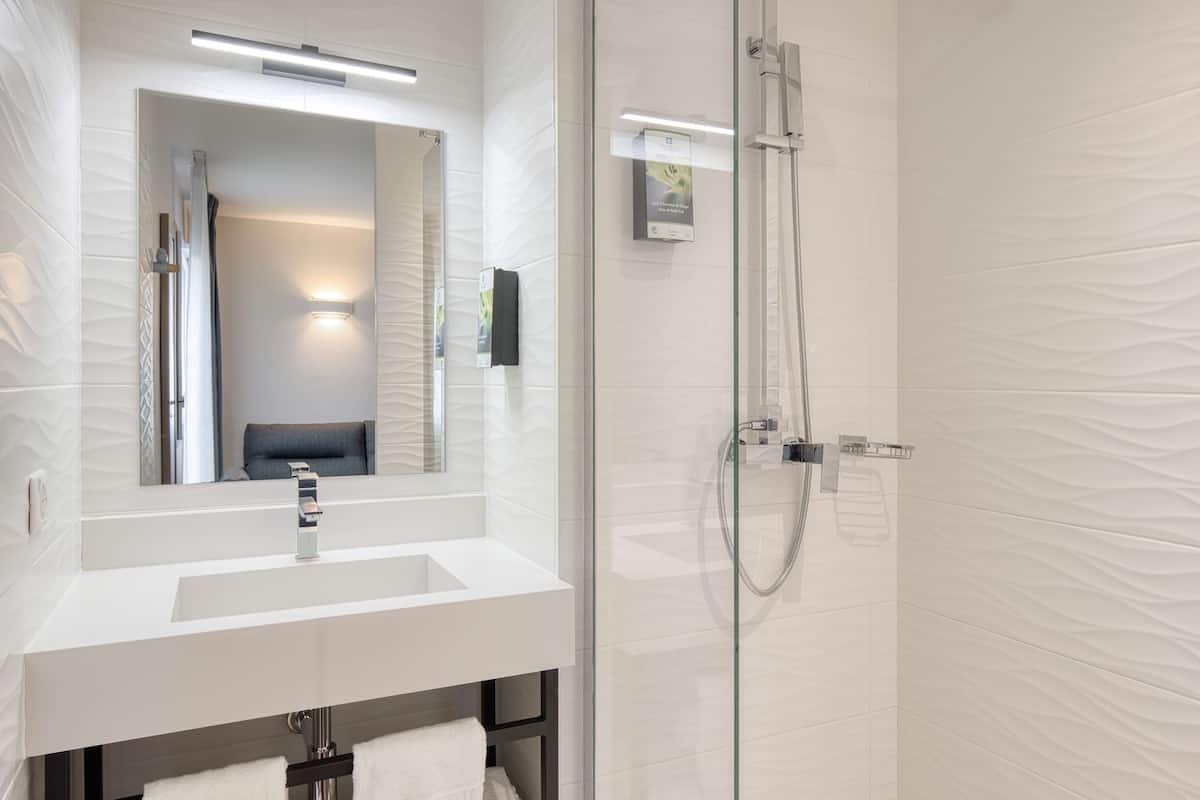 in-room safe, blackout curtains, soundproofing, iron/ironing board