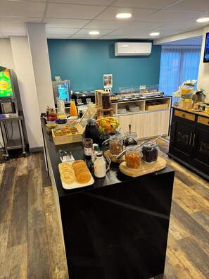 Desayuno buffet todos los días (EUR 13 por persona)