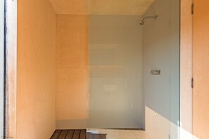 Douche, serviettes fournies