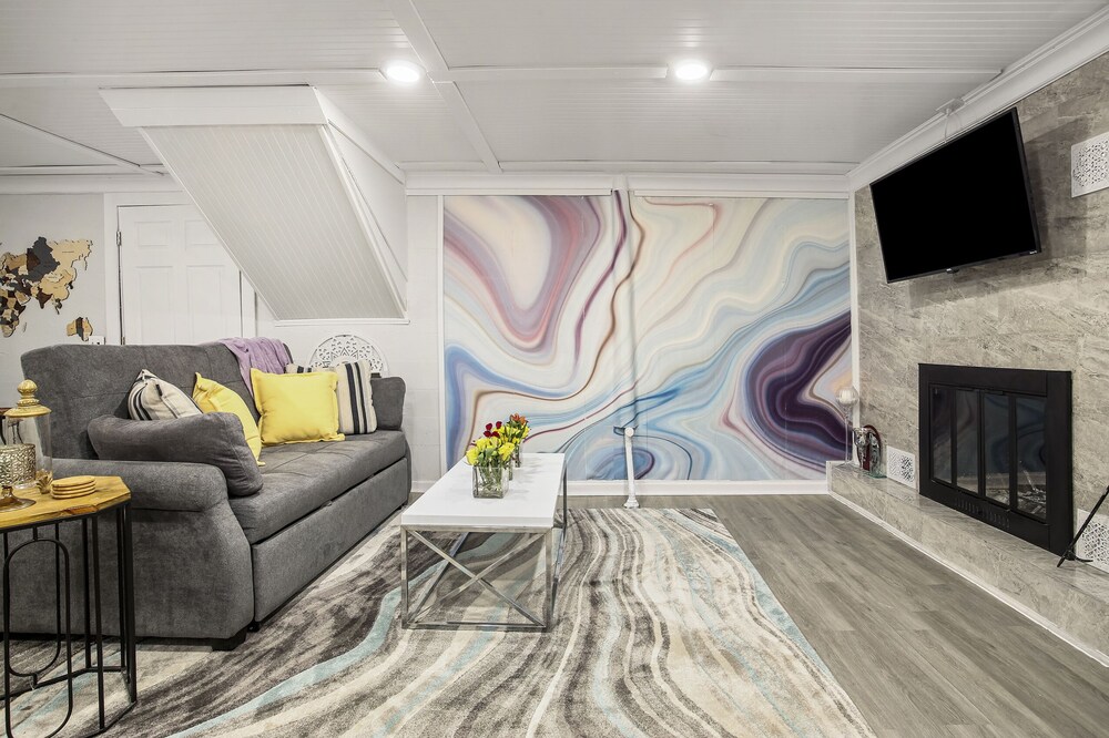 Stylish DU Apt. - Business Traveler - Sleeps 4