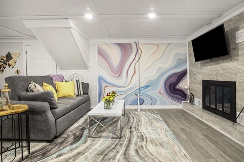 Stylish DU Apt. - Business Traveler - Sleeps 4