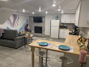 Interior - Stylish DU Apt. - Business Traveler - Sleeps 4 (Denver)