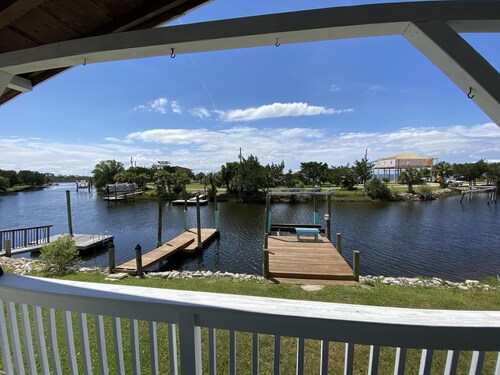 Waterfront -Beautiful sunsets, great fishing, scalloping & bird watching 