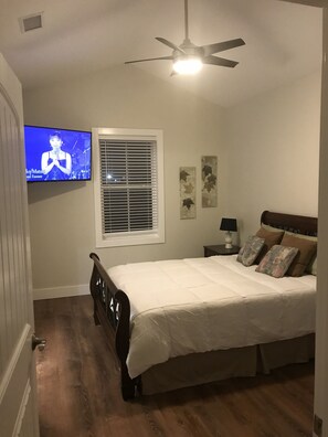 2 makuuhuonetta, silitysrauta/-lauta, ilmainen Wi-Fi, vuodevaatteet