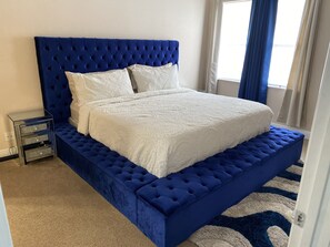 2 bedrooms, iron/ironing board, free WiFi, bed sheets - Luxury Hidden Gem (Hollywood)