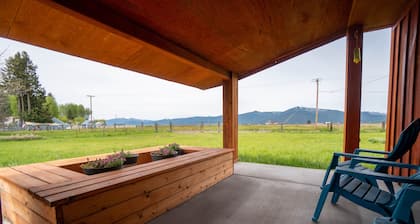 The Cascade Mountain-View Retreat