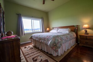 2 bedrooms, iron/ironing board, free WiFi, bed sheets - The Cascade Mountain-View Retreat (Fort Klamath)