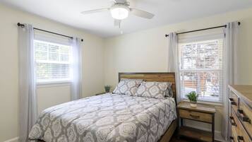 2 bedrooms, iron/ironing board, free WiFi, bed sheets