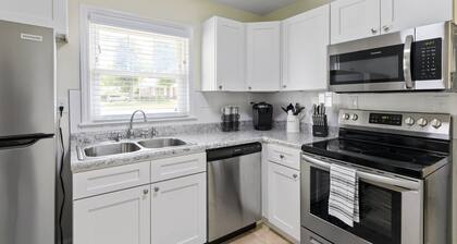 Renovated! 12 minutes from South End CLT!