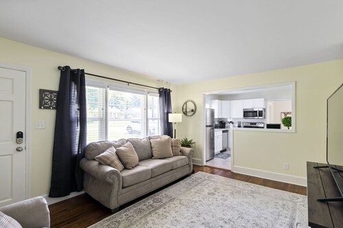 Renovated! 12 minutes from South End CLT!