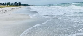 Updated Townhome, Secluded Beach + Pool