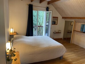 4 Schlafzimmer, Schreibtisch, Bügeleisen/Bügelbrett, Reisekinderbett