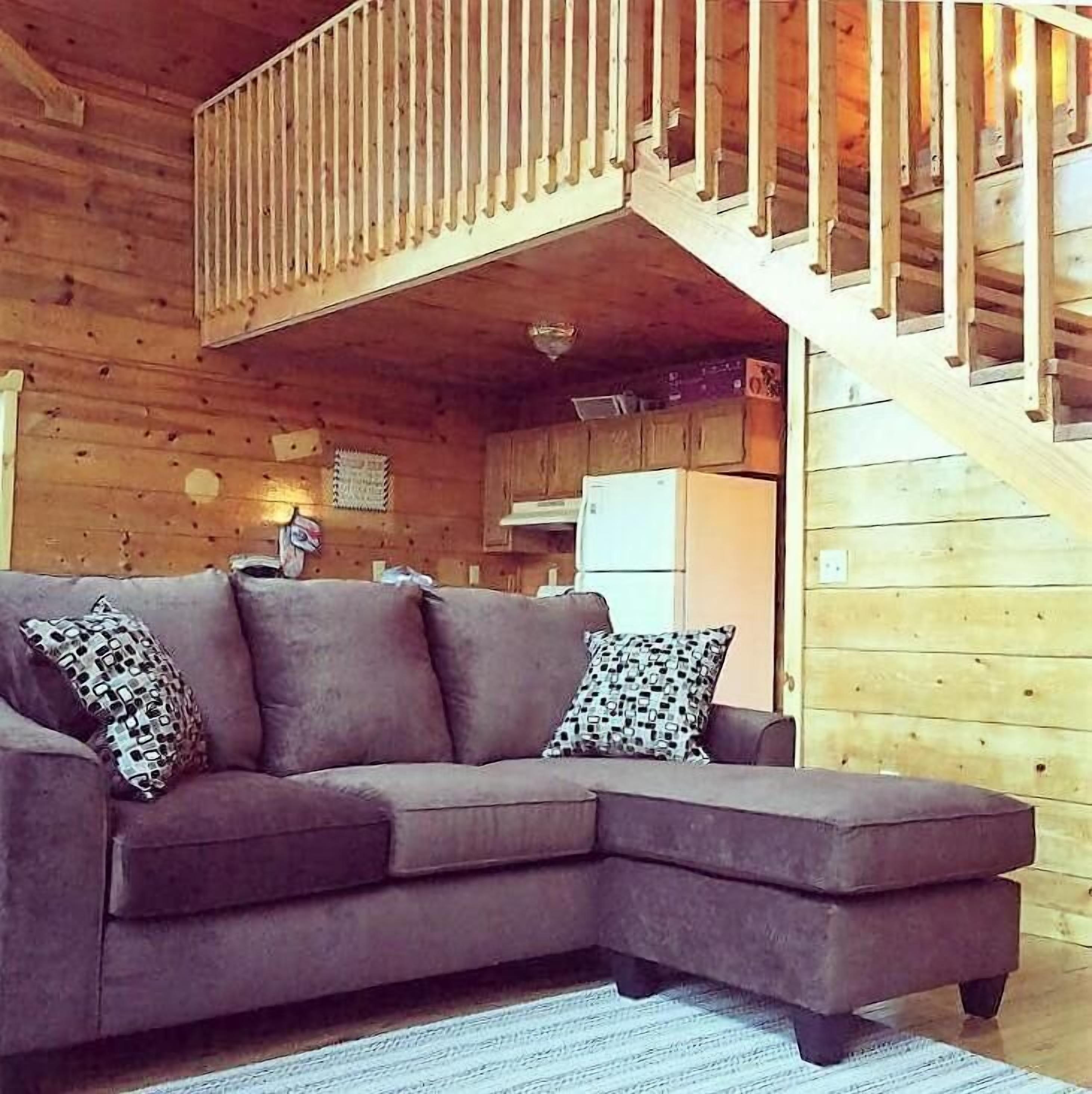 Cave Hollow Cabin with a hot tub and wi-fi