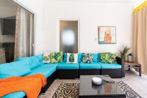 TV, fireplace