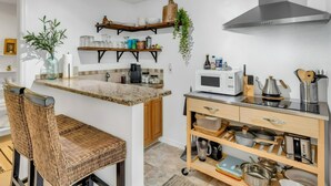 Coffee/tea maker, fridge, microwave, oven - Relax & Recharge- Heated Pool & Hot Tub minutes to Siesta Beach and Downtown (Sarasota)