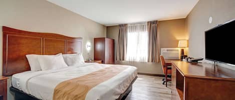Quarto standard, 1 cama King, para não fumantes | Espaço de trabalho para notebook, cortinas blackout