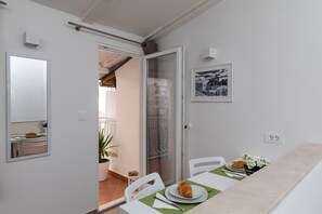Dining - Apartment and Rooms Palmotta - Duplex One Bedroom Apartment with Terrace and City View (3rd and 4th floor) (Dubrovnik)