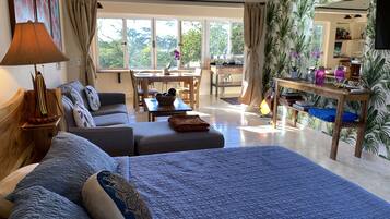 1 bedroom, desk, free WiFi, bed sheets
