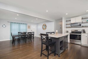 Fridge, microwave, oven, stovetop - Spacious Matthews Getaway | Large Patio, Parking (Matthews)