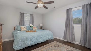 3 bedrooms, iron/ironing board, free WiFi, bed sheets