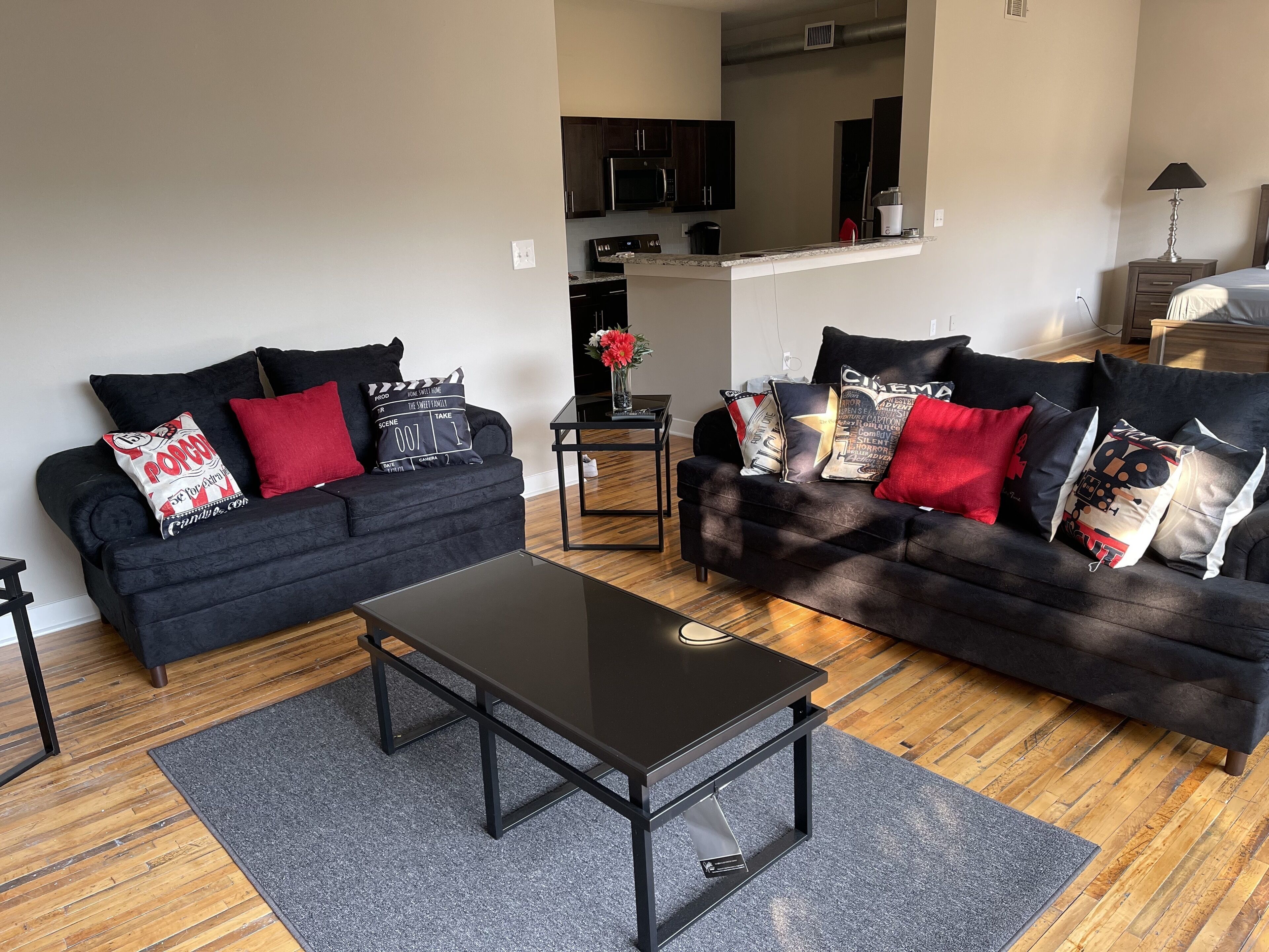 "ATLANTA IS THE NEW HOLLYWOOD" SUITE-PRIVATE PARKING KEYLESS ENTRY