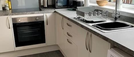 Fridge, microwave, oven, coffee/tea maker