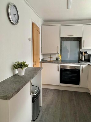 Fridge, microwave, oven, coffee/tea maker