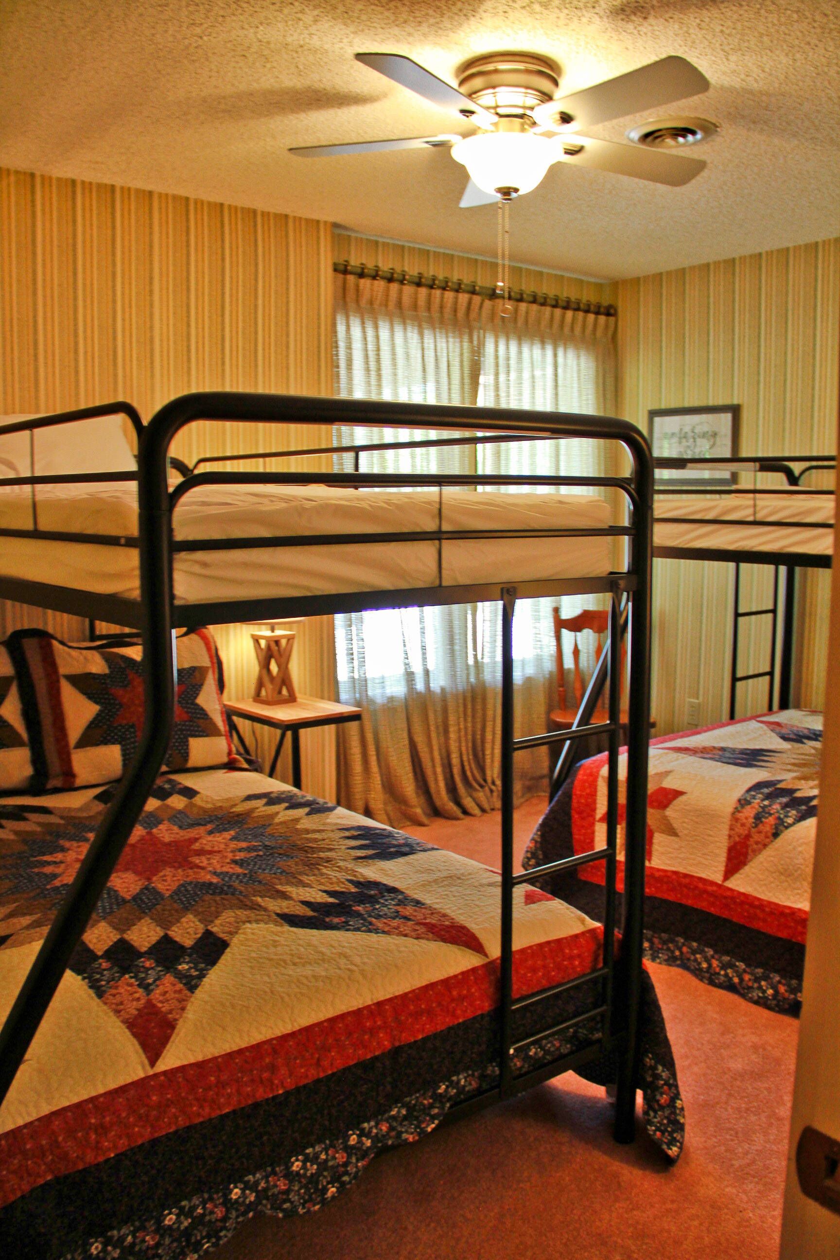 PREMIER Lodge with Private Pool and Amazing Views!