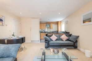 Apartment, Private Bathroom (No.5) | Lounge - Apartment 5 (Worksop)