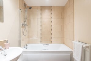 Appartement, privébadkamer (No.5) | Badkamer