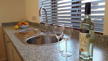 Apartment, Private Bathroom (The Honeypot ) | Private kitchen