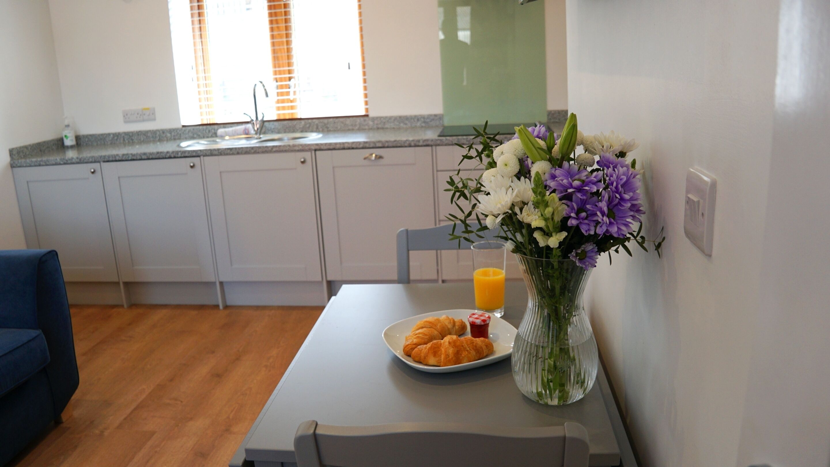 Apartment, Private Bathroom (The Honeypot ) | Dining