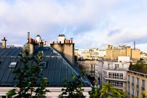 Exterior - Bonsoir Madame (Paris)