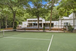 Sports court - Westhampton Oasis w/ Pool, Tennis & Guest House (Westhampton)