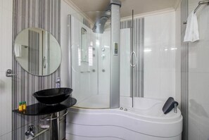 Bathroom | Free toiletries