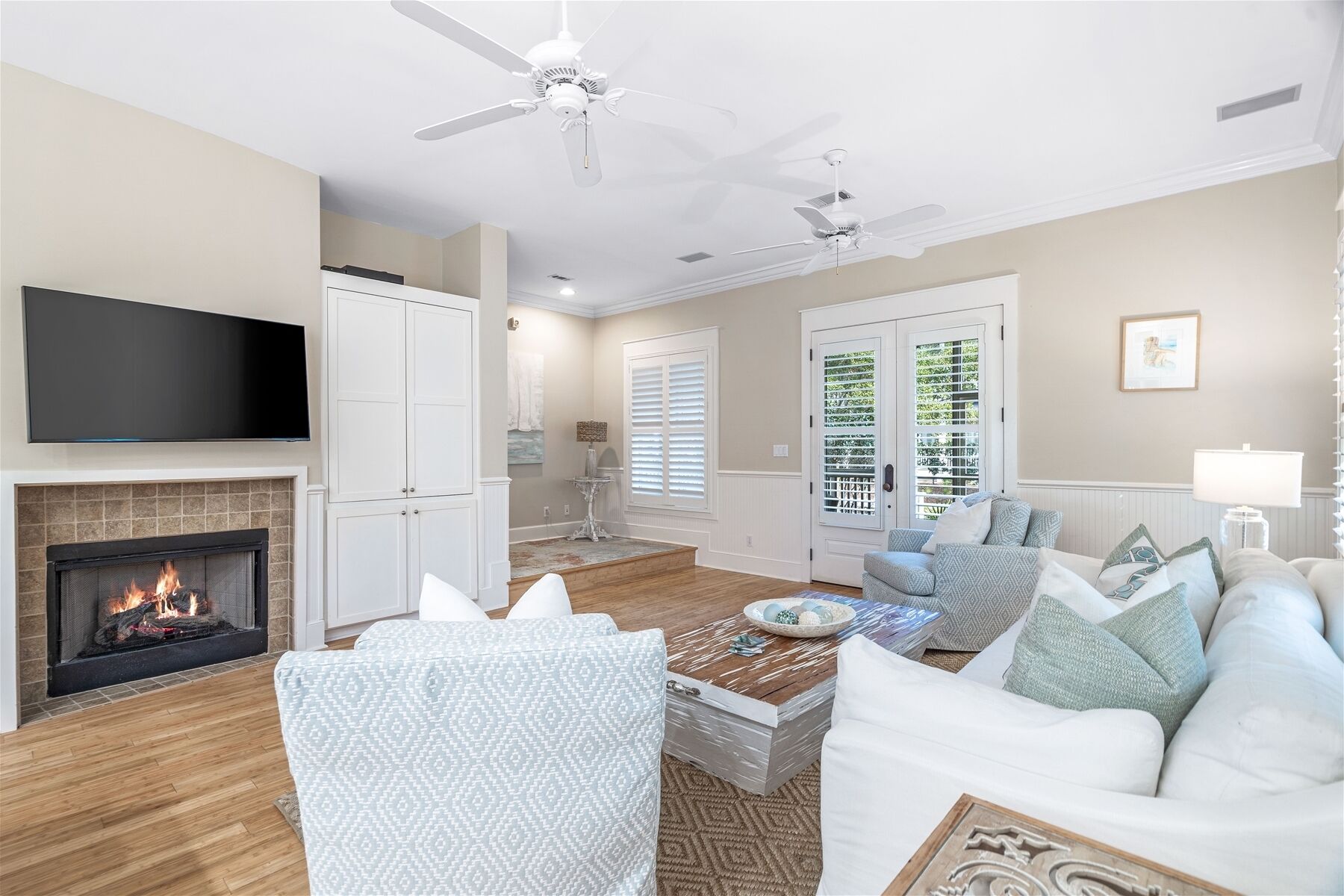 Gorgeous 4 Bedroom Park District Home with Electric Cart, 3 King Beds and Sprawling Porches