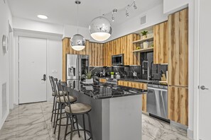 Private kitchen - Lux Condo in the Heart of Midtown *FREE PARKING* (Miami)