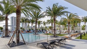 Pool - Lux Condo in the Heart of Midtown *FREE PARKING* (Miami)