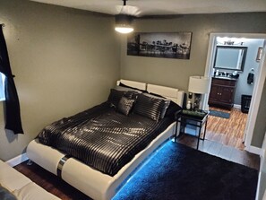 4 bedrooms, free WiFi, bed sheets, wheelchair access