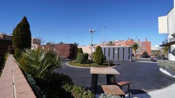 Khu ẩm thực ngoài trời