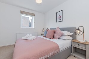 3 bedrooms, iron/ironing board, WiFi, bed sheets