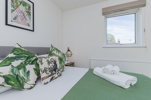 3 slaapkamers, een strijkplank/strijkijzer, wifi, beddengoed