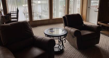 Lake of the Ozarks 3 bedroom <br>Lake front home with private boat dock.<br>