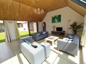 TV - House with breathtaking view of the mountains (Adast)