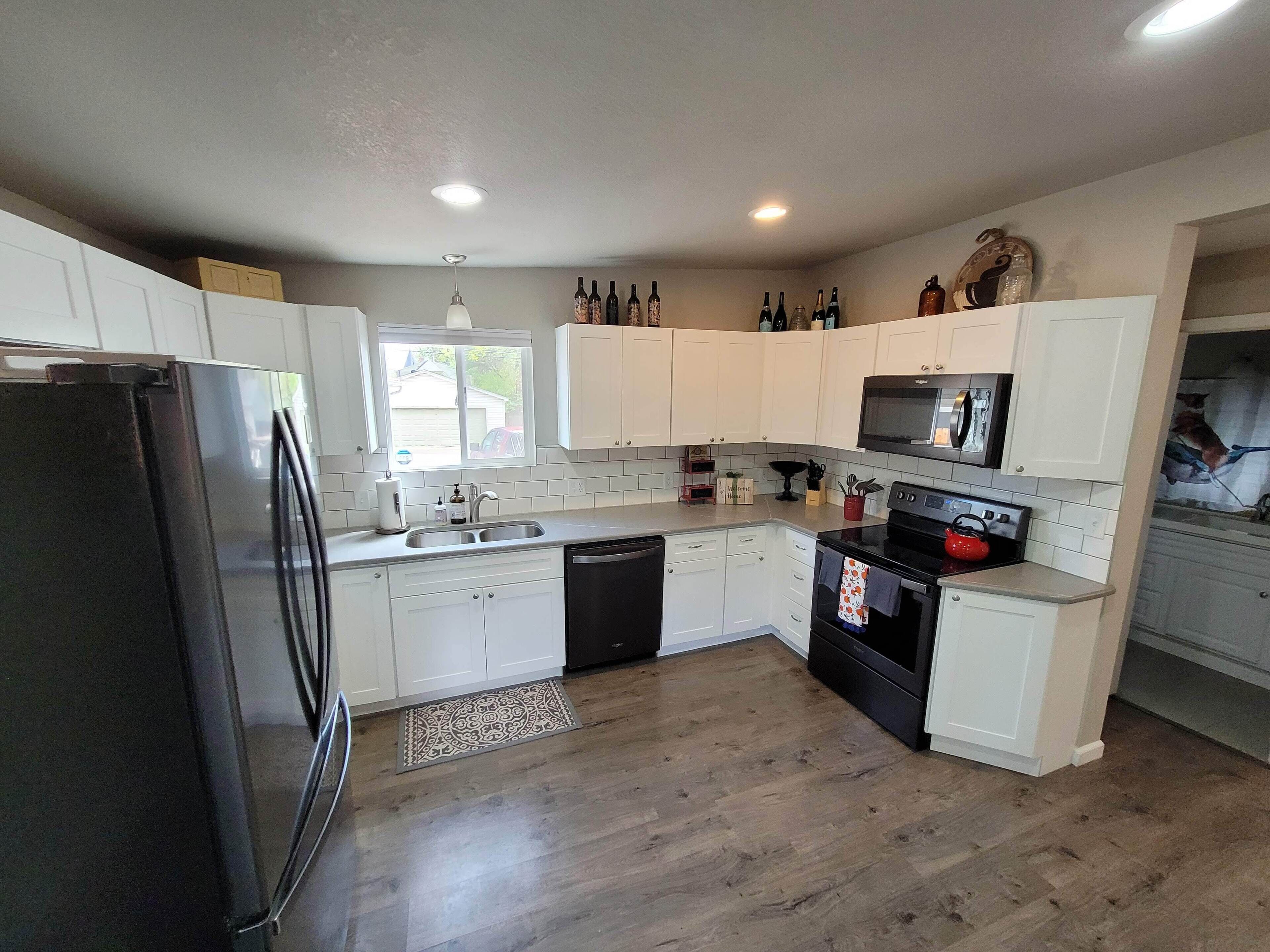 //VERN Cottage// Downtown, Walkable, Clean, Welcoming!!