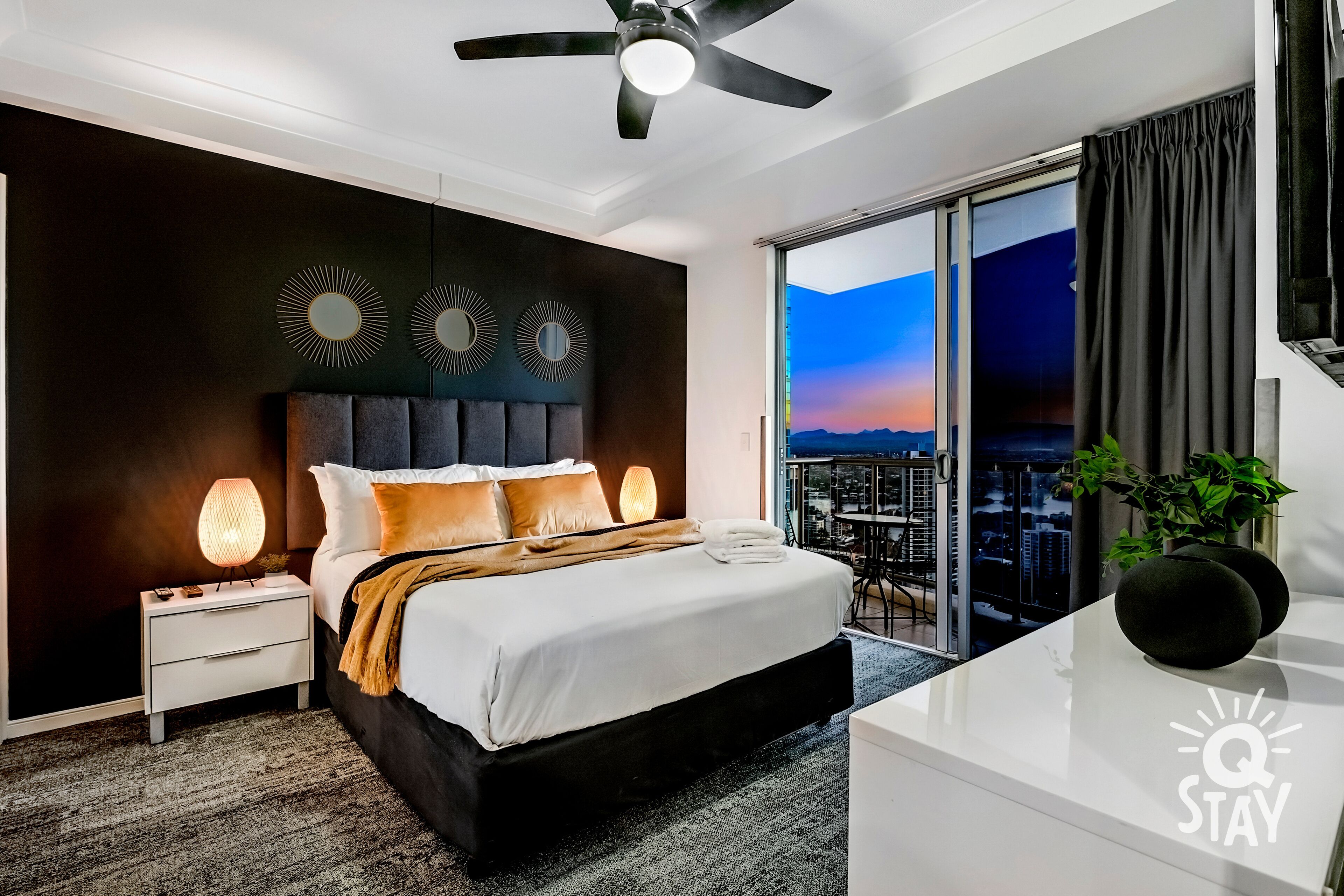 ♦️ Chevron Renaissance – 2 Bedroom 1 Bath Hinterland view apartment — Q Stay