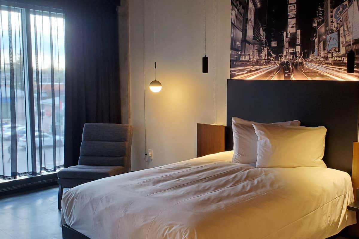 GRAND CONFORT KING | 1 makuuhuone, työpöytä, pimennysverhot, äänieristys