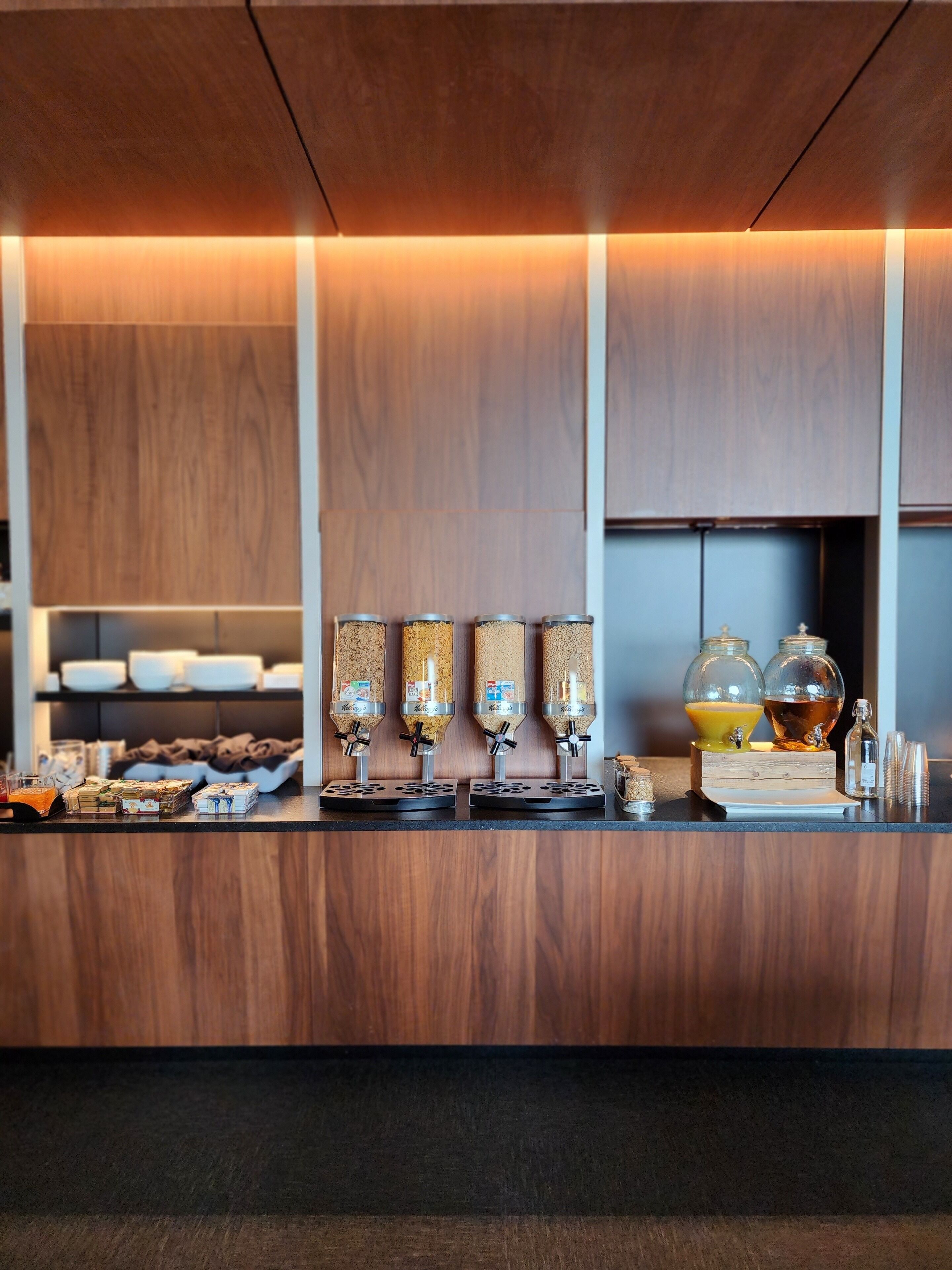 daily buffet breakfast (cad 20.00 per person)