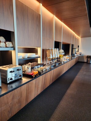 Daily buffet breakfast for a fee - Grand Times Hotel Laval - Centropolis (Laval)