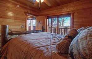 8 bedrooms, iron/ironing board, free WiFi, bed sheets - Great Peaks View☀ HotTub, Game room, Theater, 10 min to Parkway, Mountain Views (Sevierville)